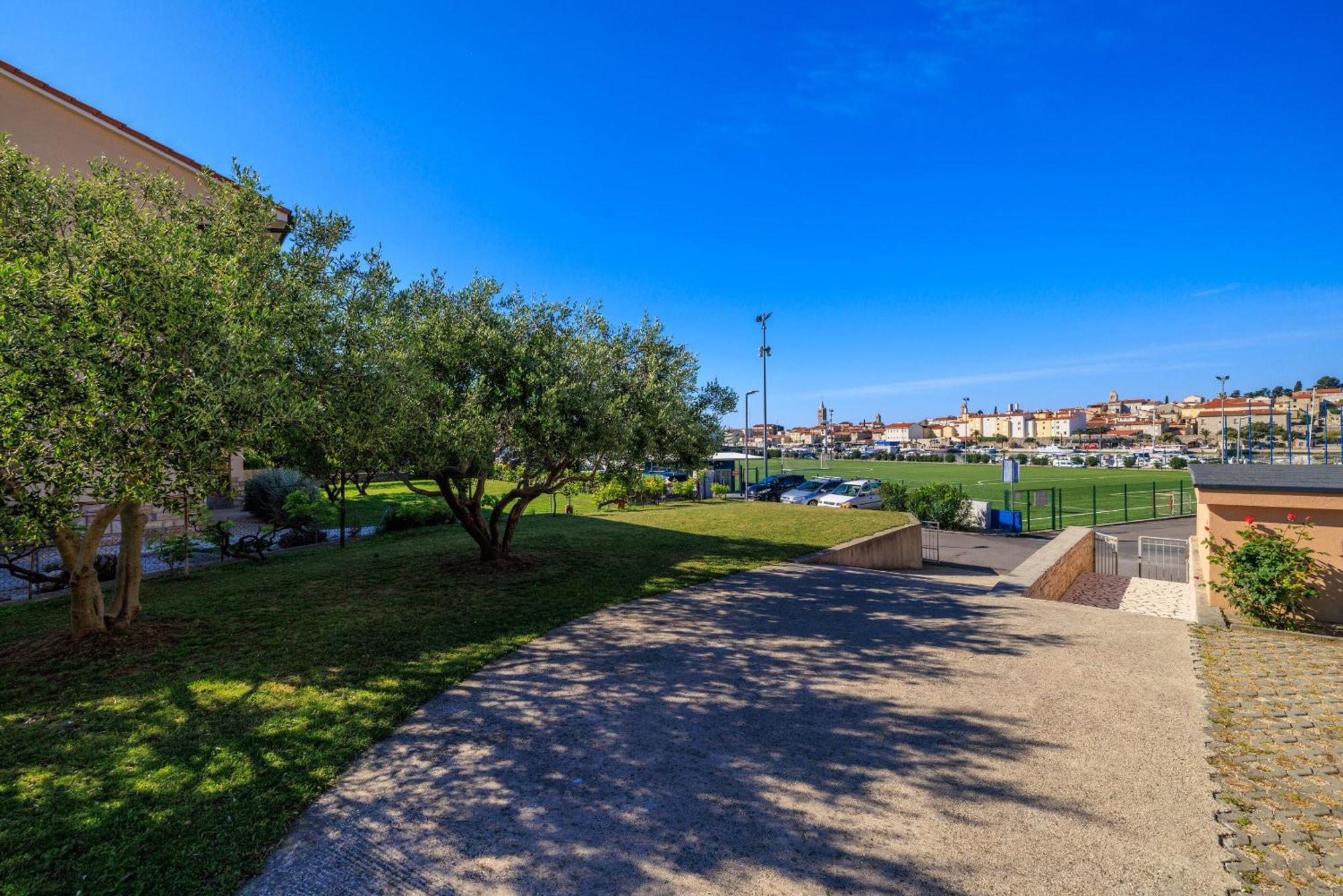 Apartment Zdravka Banjol Bagian luar foto
